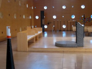 Heilige Rume? - Moderne Sakralbauten / Donaucity Kirche  Kunst im Karner