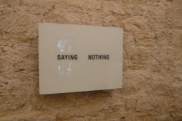 Ausstellungsstücke von Leo Zogmayer bei WORDEN - Bild+Wort © Kunst im Karner