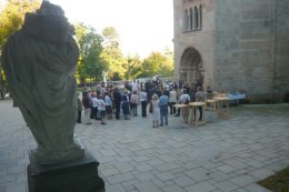 Vernissage: Ich hebe meine Augen auf zu den Bergen  Bilder von Herbert Brandl  Kunst im Karner