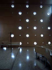 Heilige Räume? - Moderne Sakralbauten / Moderne Sakralräume im liturgischen Gebrauch © http://commons.wikimedia.org/wiki/Category:Donaucitykirche?uselang=de