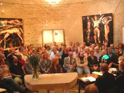 Publikum im Karner © Hommage a Franz M. Rinner - Kunst im Karner - St. Othmar