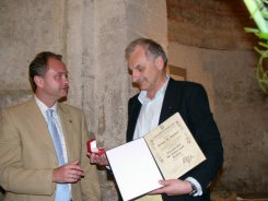 v.l.n.r.: Hans Stefan Hintner & Bruder Hubert Rinner © Hommage a Franz M. Rinner - Kunst im Karner - St. Othmar