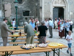 Finissage der Ausstellung KREUZigungen  Kunst im Karner - St. Othmar