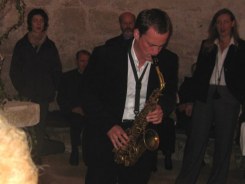 Musikalische Umrahmung durch Lorenz Hargassner, Saxophon  Kunst im Karner - St. Othmar