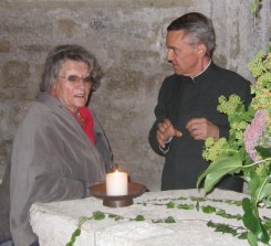 Lore Schanzer im Gesprch mit Benedikt Traut  Kunst im Karner - St. Othmar