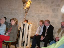 Pfarrer Klaus Heine mit Gattin bei "Ossa", Lesung Margareta Mirwald mit Live-Musik Michael Fischer & Christian Hart © Kunst im Karner - St. Othmar
