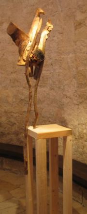 Martin Krammer - Skulpturen / Stelzenläufer © Kunst im Karner - St. Othmar