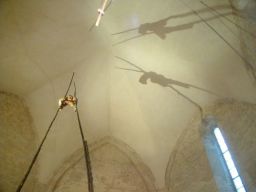 Martin Krammer - Skulpturen / Stelzenläufer © Kunst im Karner - St. Othmar