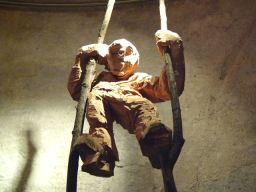 Martin Krammer - Skulpturen / Stelzenläufer © Kunst im Karner - St. Othmar