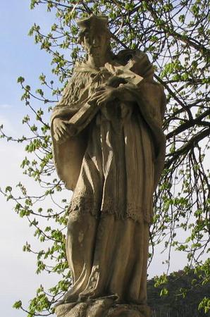 Nepomukstatue am Kirchenplatz