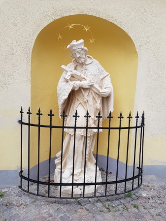 Nepomukstatue beim Pfarrheim