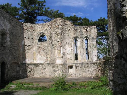 Ruine der Pankratius Kirche bei Nstach