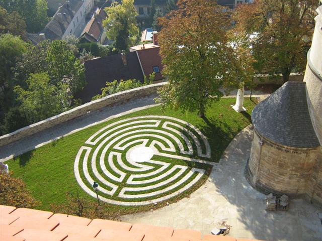 Labyrinth am Kirchenplatz