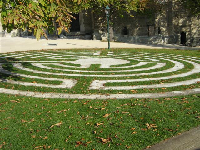 Labyrinth am Kirchenplatz