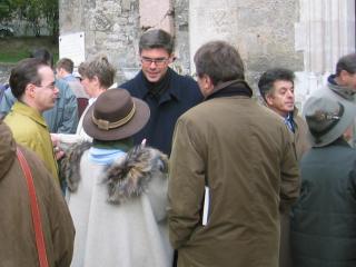 Richard Posch im Gespräch bei der Agape