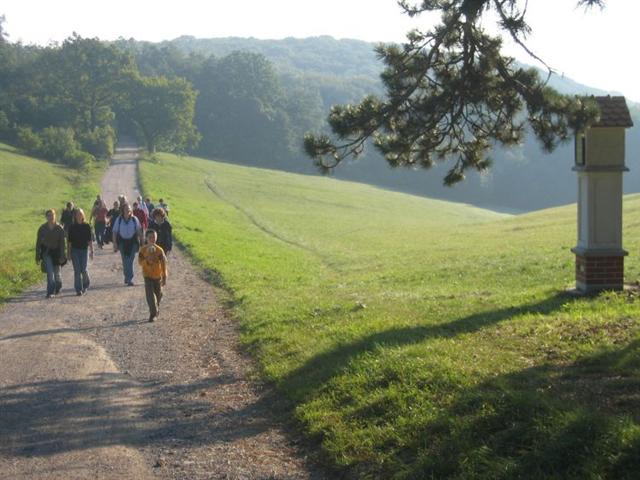 Pfarrwallfahrt 2005 nach Heiligenkreuz © Pfarre St.Othmar