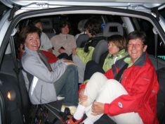 Mit dem Gep�ckauto vom Kirchenwirt zur �nderungsschneiderei - Fu�wallfahrt nach Mariazell 2007 � Pfarre St. Othmar in M�dling