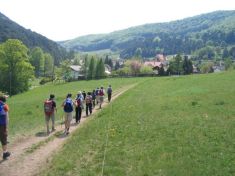 vor Maria Raisenmarkt - Fu�wallfahrt nach Mariazell 2007 � Pfarre St. Othmar in M�dling