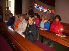 Andacht in der Bruder Klaus Kirche am Hubertussee - Fu�wallfahrt nach Mariazell 2007 � Pfarre St. Othmar in M�dling