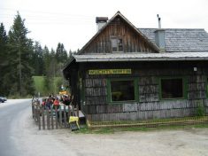 Wuchtelwirtin in der Walster - Fu�wallfahrt nach Mariazell 2007 � Pfarre St. Othmar in M�dling