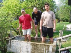 Abk�hlung f�r die Beine - Fu�wallfahrt nach Mariazell 2007 � Pfarre St. Othmar in M�dling