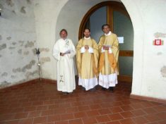 Hl. Messe im Gemeindesaal der Pfarre Mariazell - Fu�wallfahrt nach Mariazell 2007 � Pfarre St. Othmar in M�dling