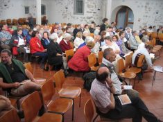 zum Vergr��ern draufklicken - Hl. Messe im Gemeindesaal der Pfarre Mariazell - Fu�wallfahrt nach Mariazell 2007 � Pfarre St. Othmar in M�dling