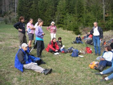 Andacht "Vom Herrschen und Dienen" auf der Wiese oberhalb des Campingplatzes - Fu�wallfahrt nach Mariazell 2008 � Pfarre St. Othmar in M�dling