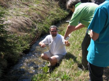 Andacht "Wasser des Lebens" an der Gr�nen Schwarza bei den Weras�der Wiesen - Fu�wallfahrt nach Mariazell 2008 � Pfarre St. Othmar in M�dling