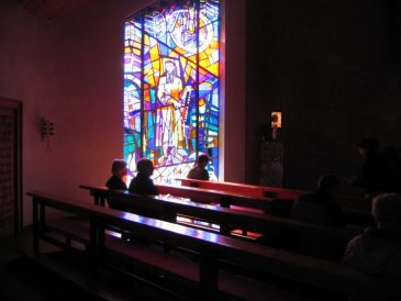 Andacht "Brotvermehrung 1" in der Bruder Klaus-Kapelle am Hubertussee - Fu�wallfahrt nach Mariazell 2008 � Pfarre St. Othmar in M�dling