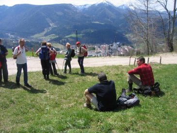 Von der B�rgeralm kommend, der erste Blick auf die Basilika - Fu�wallfahrt nach Mariazell 2008 � Pfarre St. Othmar in M�dling
