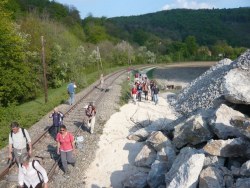 Alte Bahn und Sprengung bei Ta�hof  an der Triesting <> Fusswallfahrt nach Mariazell 2009 � Pfarre St. Othmar in M�dling