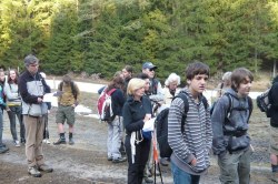 Andacht "Woran erkenne ich einen Freund" bei Abzweigung zum Raingraben  <> Fusswallfahrt nach Mariazell 2009 � Pfarre St. Othmar in M�dling