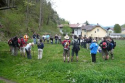 Andacht "Glaubst du an Jesu - den Sohn Gottes?" beim Ortsende von St. Aegyd   <> Fusswallfahrt nach Mariazell 2009 � Pfarre St. Othmar in M�dling