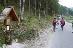 am Ende des Unrechtraisentals  <> Fusswallfahrt nach Mariazell 2009 � Pfarre St. Othmar in M�dling
