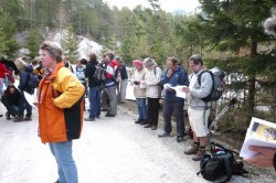 Andacht "Gott ist f�r mich"  bei Abzweigung Krumbachsattel   <> Fusswallfahrt nach Mariazell 2009 � Pfarre St. Othmar in M�dling
