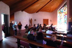 Andacht "Ich folge Gott nach" in der Bruder Klaus Kirche  <> Fusswallfahrt nach Mariazell 2009 � Pfarre St. Othmar in M�dling