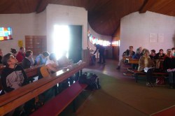 Andacht "Ich folge Gott nach" in der Bruder Klaus Kirche    <> Fusswallfahrt nach Mariazell 2009 � Pfarre St. Othmar in M�dling