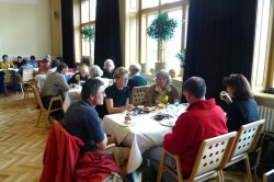 Im Kaffeehaus des Europeum  <> Fusswallfahrt nach Mariazell 2009 � Pfarre St. Othmar in M�dling