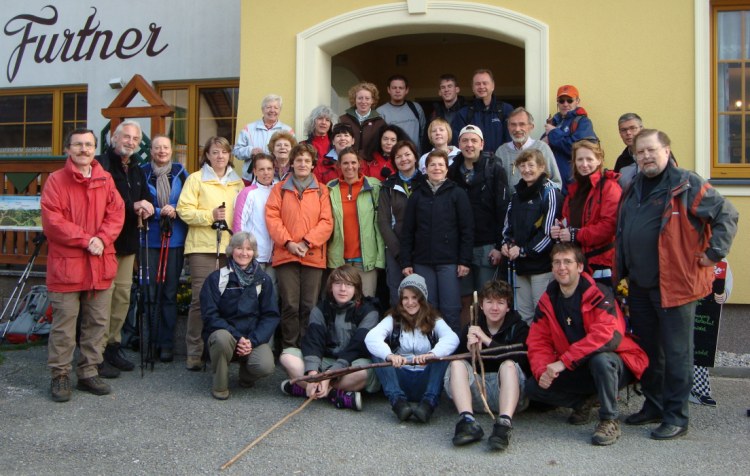 ZUM VERGR�SSERN DRAUFKLICKEN - Fusswallfahrt nach Mariazell 2010 � Pfarre St. Othmar in M�dling