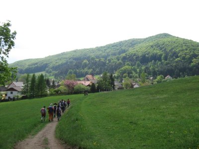 ZUM VERGR�SSERN DRAUFKLICKEN - Fusswallfahrt nach Mariazell 2011 � Pfarre St. Othmar in M�dling