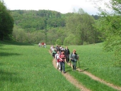 ZUM VERGR�SSERN DRAUFKLICKEN - Fusswallfahrt nach Mariazell 2011 � Pfarre St. Othmar in M�dling