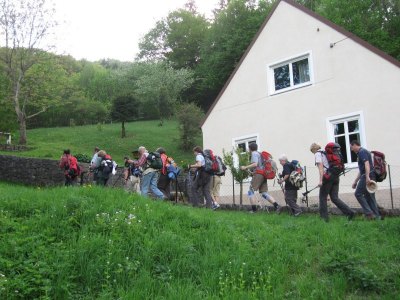ZUM VERGR�SSERN DRAUFKLICKEN - Fusswallfahrt nach Mariazell 2011 � Pfarre St. Othmar in M�dling