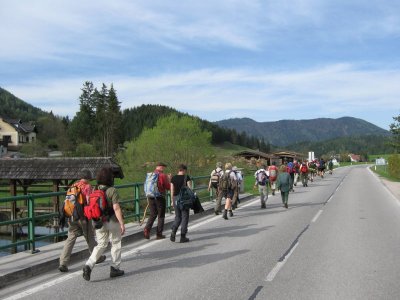 ZUM VERGR�SSERN DRAUFKLICKEN - Fusswallfahrt nach Mariazell 2012 � Pfarre St. Othmar in M�dling