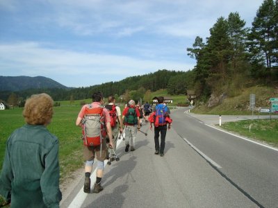 ZUM VERGR�SSERN DRAUFKLICKEN - Fusswallfahrt nach Mariazell 2012 � Pfarre St. Othmar in M�dling