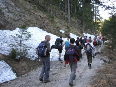 ZUM VERGR�SSERN DRAUFKLICKEN - Fusswallfahrt nach Mariazell 2012 � Pfarre St. Othmar in M�dling