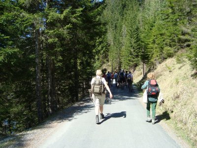 ZUM VERGR�SSERN DRAUFKLICKEN - Fusswallfahrt nach Mariazell 2012 � Pfarre St. Othmar in M�dling