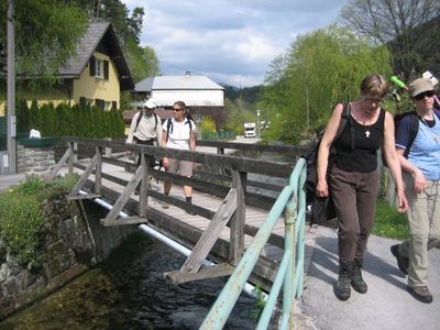 ZUM VERGR�SSERN DRAUFKLICKEN - Fusswallfahrt nach Mariazell 2013 � Pfarre St. Othmar in M�dling