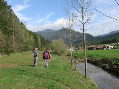 ZUM VERGR�SSERN DRAUFKLICKEN - Fusswallfahrt nach Mariazell 2013 � Pfarre St. Othmar in M�dling