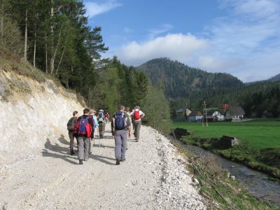 ZUM VERGR�SSERN DRAUFKLICKEN - Fusswallfahrt nach Mariazell 2013 � Pfarre St. Othmar in M�dling